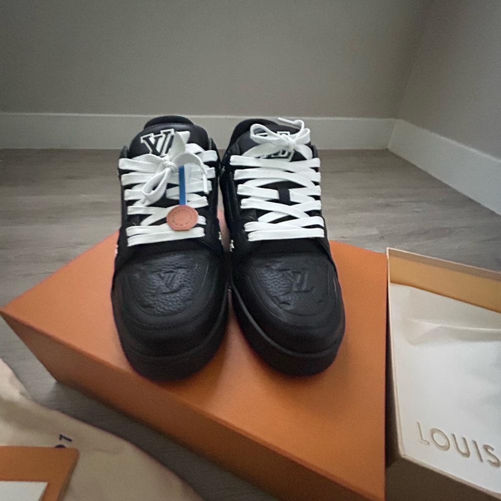 Louis Vuitton Black and White Sneakers - Picture 4 of 8